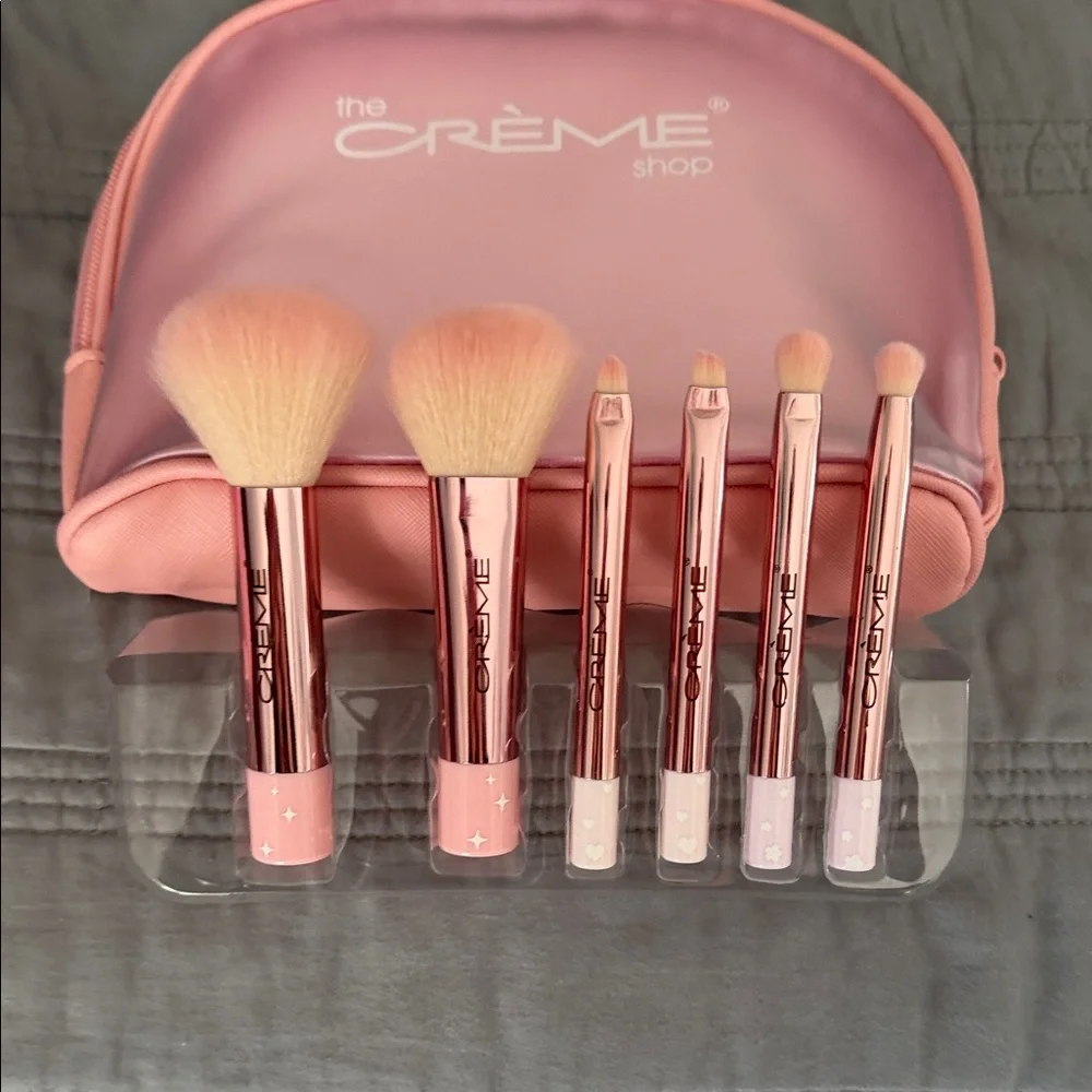 The Crème‎ Shop Pink Makeup Brush Travel Set